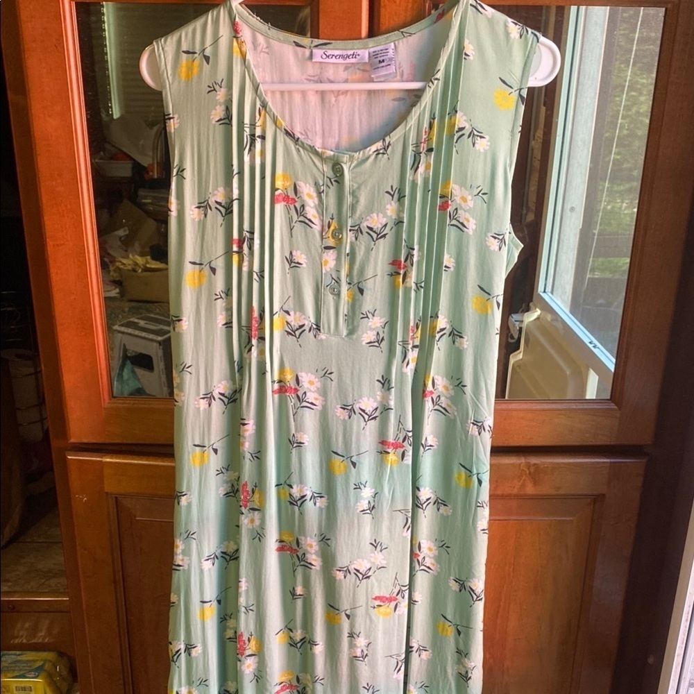 Serengeti Pistachio Green Size Medium Sleeveless Dress